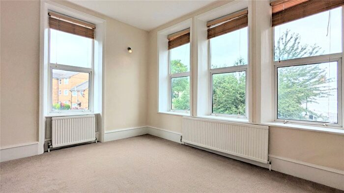 3 Bedroom Flat To Rent In Tottenham Lane, Crouch End, London, N8