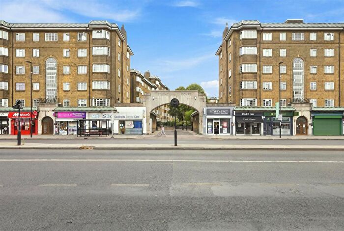3 Bedroom Flat For Sale In Streatham High Road, London, SW16