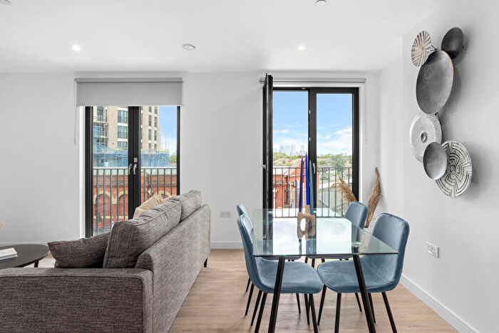 1 Bedroom Apartment To Rent In , Plaistow Road, London, E13