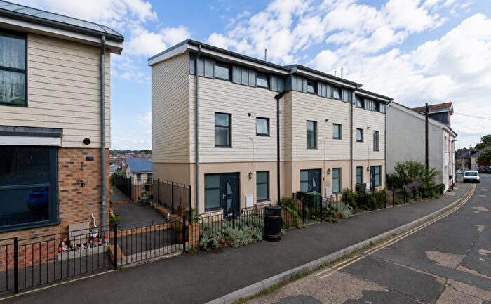 4 Bedroom Terraced House To Rent In Arctic Road, Cowes, PO31