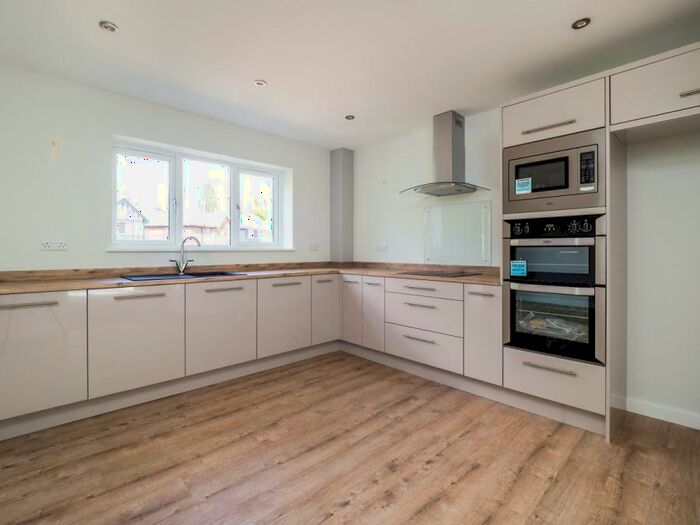 3 Bedroom Town House To Rent In Thackerays Lane, Woodthorpe, NG5