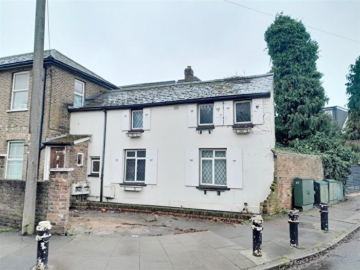 2 Bedroom Semi Detached House For Sale In Old Ruislip Road, Northolt, UB5