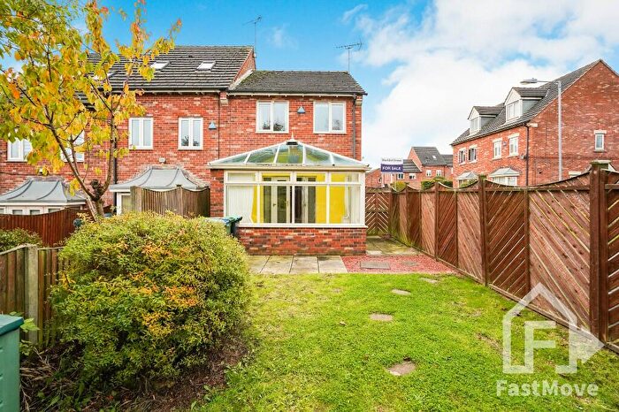 3 Bedroom End Of Terrace House For Sale In Cambourne Place, Mansfield, Nottinghamshire, NG18
