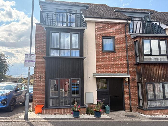 3 Bedroom Town House For Sale In Mallard Mews, Basildon, SS14