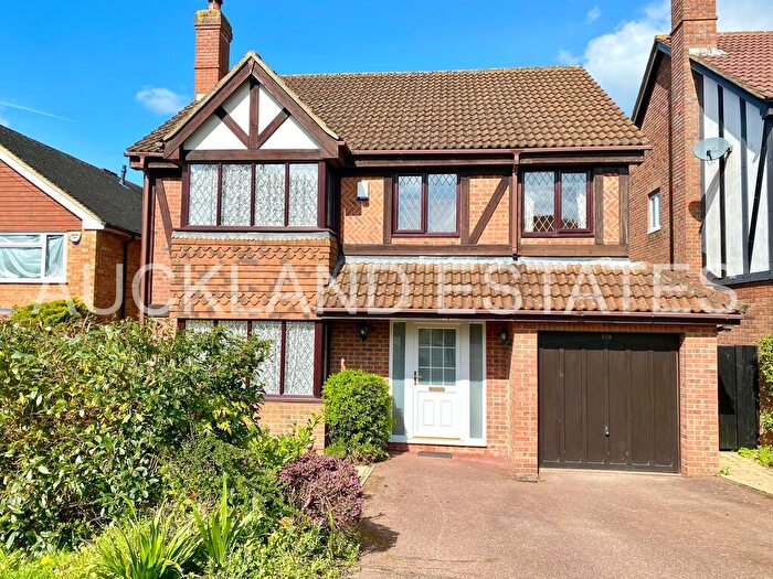 4 Bedroom Detached House For Sale In Heath Road, Little Heath, EN6