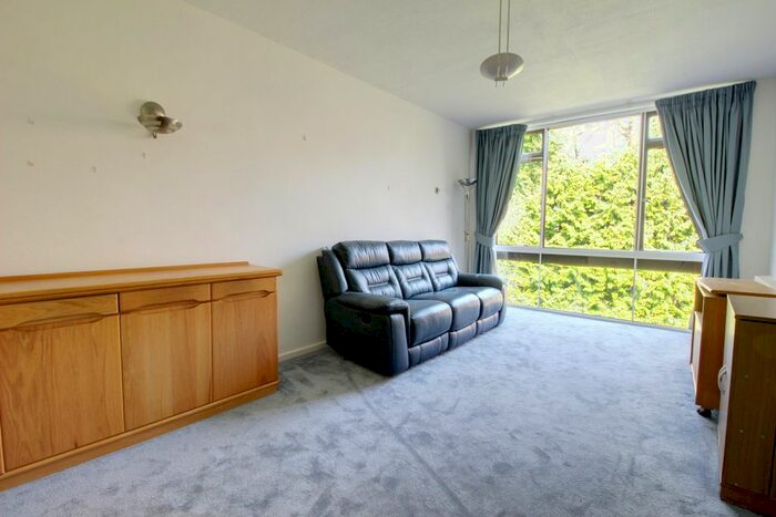 2 Bedroom Flat To Rent In Garden Court, Finchley, London, N12