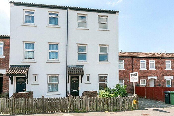 4 Bedroom Terraced House For Sale In Henry Cooper Way, London, SE9