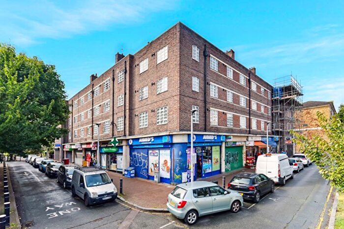 3 Bedroom Flat To Rent In Solent House, Ben Jonson Road, Stepney, E1