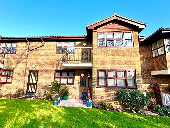 2 Bedroom Flat To Rent In Balmoral Gardens, Parkhill Road, Bexley, DA5