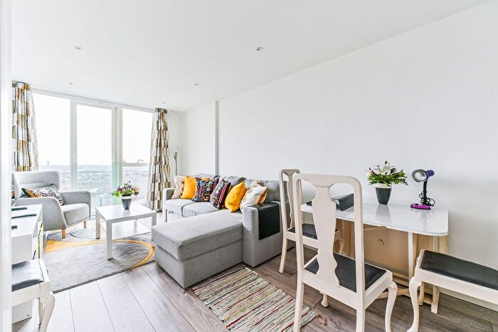 1 Bedroom Flat To Rent In Pinnacle Apartments, East Croydon, Croydon, CR0