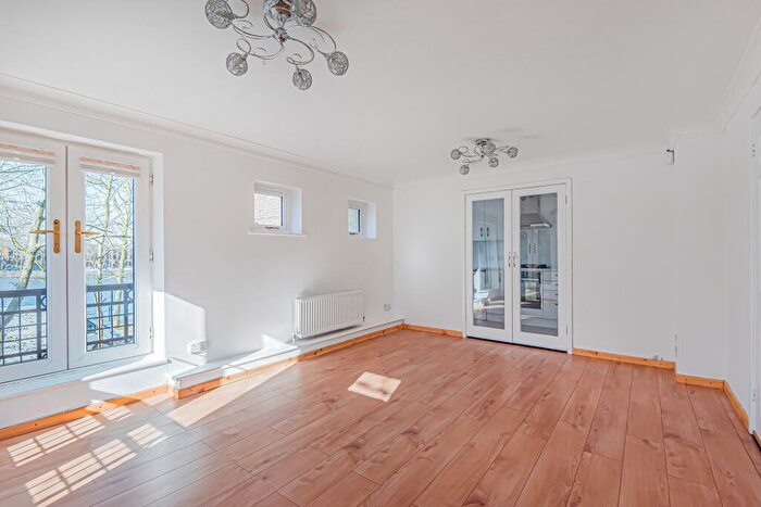 2 Bedroom Apartment To Rent In Greenland Quay, Surrey Quays, SE16
