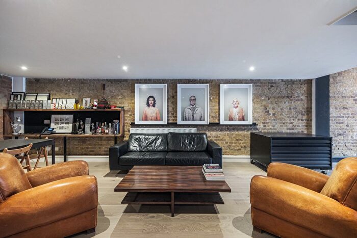 1 Bedroom Flat For Sale In Gowers Walk, London, E1