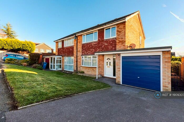 3 Bedroom Semi-Detached House To Rent In Hampton Close, Tamworth, B79