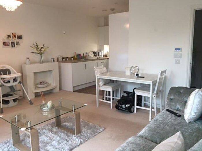 1 Bedroom Flat To Rent In Hunting Place, Hounslow, TW5