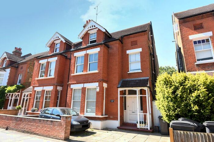 2 Bedroom Flat To Rent In Victoria Avenue, Surbiton, KT6