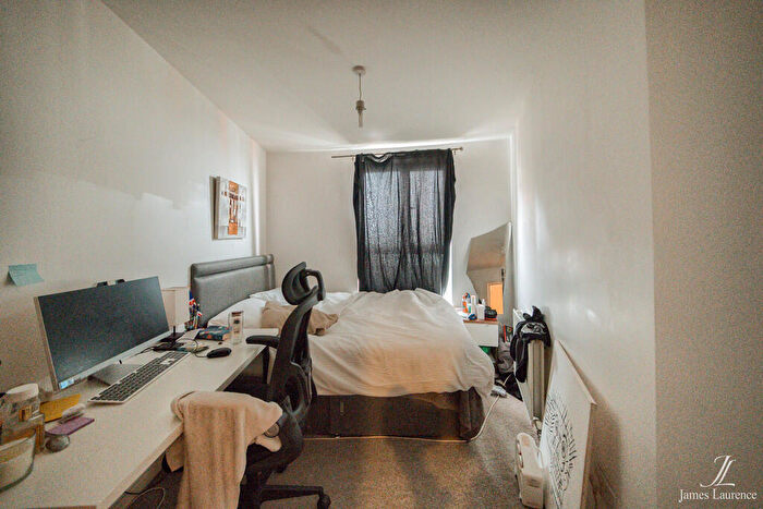 2 Bedroom Apartment For Sale In Hive Apartments, Masshouse Plaza, Birmingham City Centre, B5