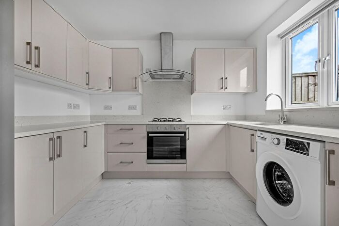 3 Bedroom Detached House To Rent In Kavsan Place, Cranford, TW5