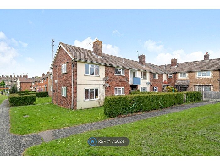 2 Bedroom Flat To Rent In Warren Way, Basingstoke, RG22