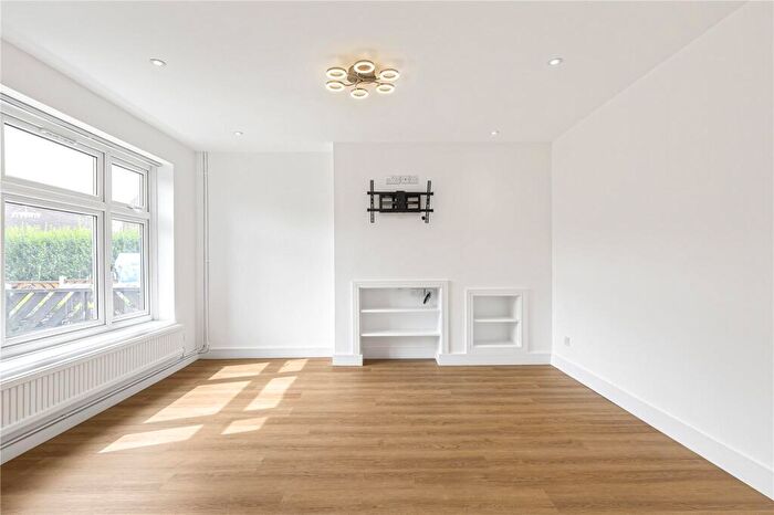 3 Bedroom Terraced House To Rent In Queens Road West, London, E13