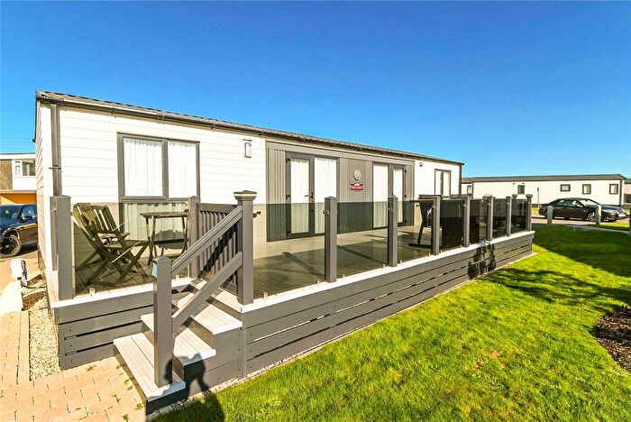 2 Bedroom Mobile/park Home For Sale In Bay View, Hoburne Naish Holiday Park, Barton On Sea, BH25