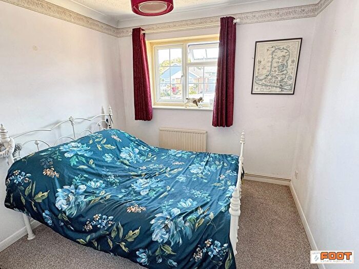 2 Bedroom Detached Bungalow For Sale In Denhill Close, Hayling Island, PO11