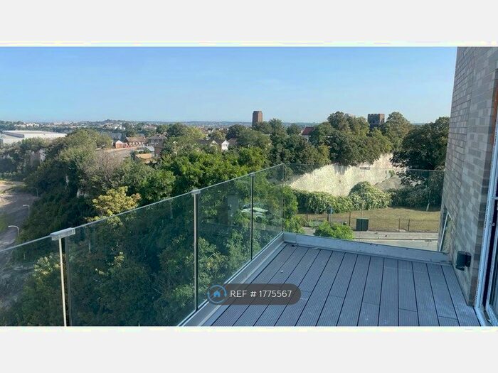 2 Bedroom Flat To Rent In High Street, Northfleet, Gravesend, DA11