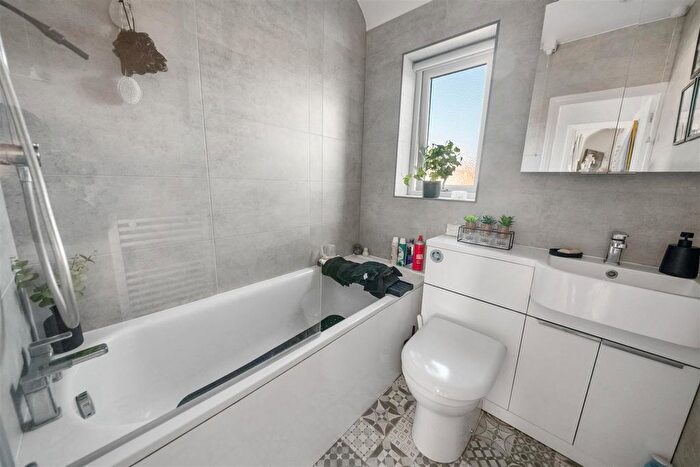 2 Bedroom End Of Terrace House For Sale In Bedwell Gardens, Hayes, UB3