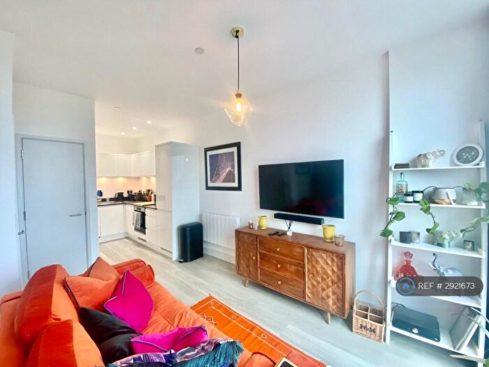 Studio To Rent In The Ring, Bracknell, RG12