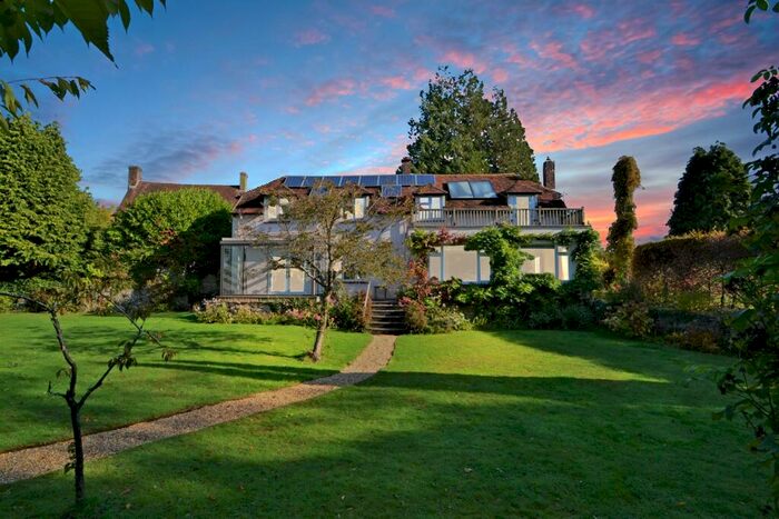 3 Bedroom Cottage To Rent In Storrington Road, RH20