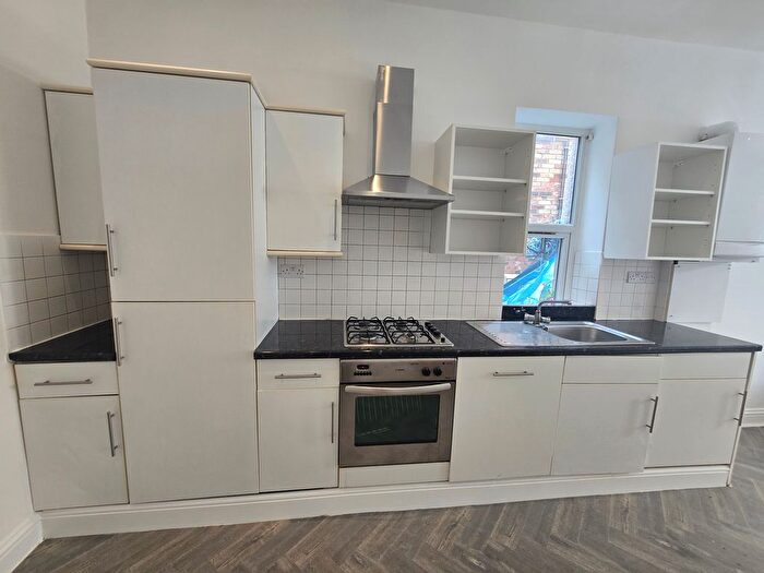 2 Bedroom Flat To Rent In East End Road, London, N2