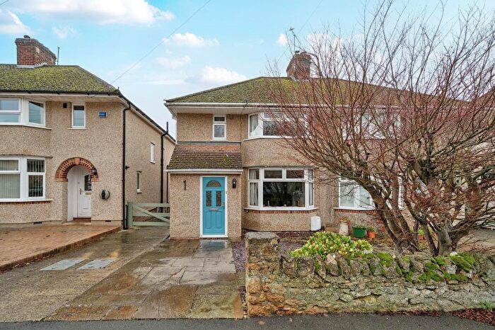 3 Bedroom Semi-Detached House For Sale In Grovelands Road, Risinghurst, OX3