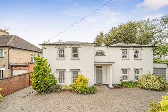 3 Bedroom Detached House For Sale In Woodhall Drive, Pinner, HA5