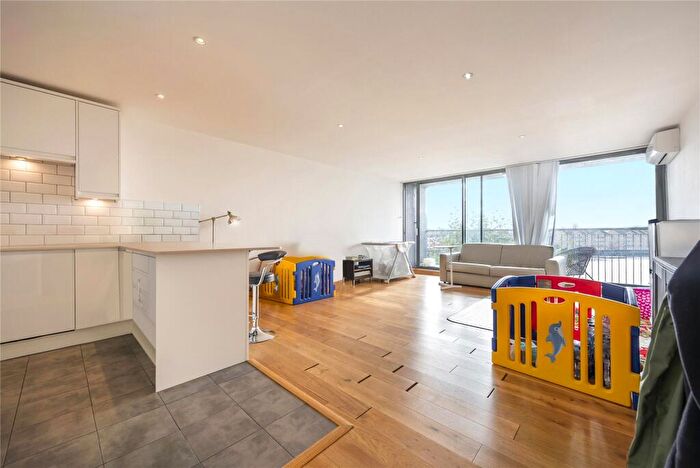 2 Bedroom Flat To Rent In Selsdon Way, Millwall, E14