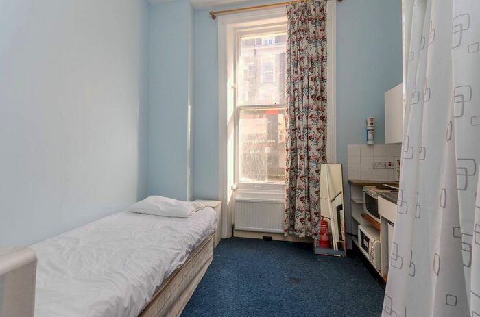 Studio To Rent In Castletown Road, Barons Court, London W14