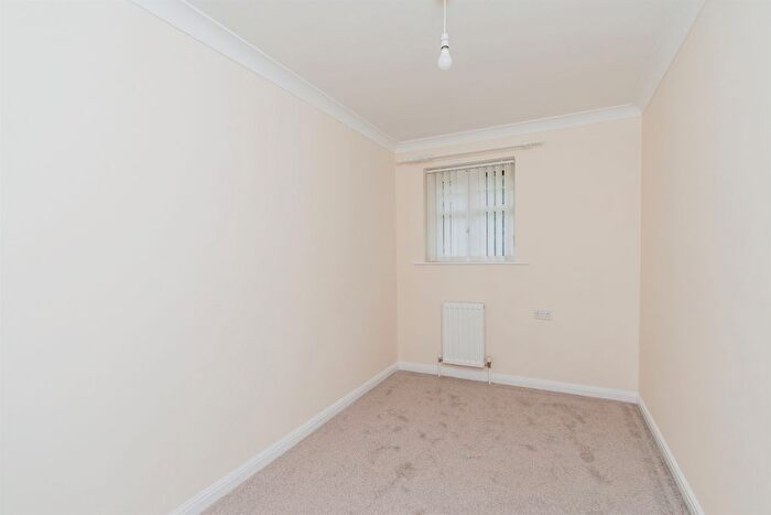 2 Bedroom Semi-Detached Bungalow For Sale In Back Northgate, Pontefract, WF8