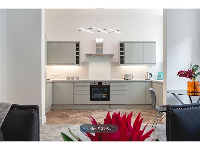 2 Bedroom Flat To Rent In Willowbank Street, Glasgow, G3