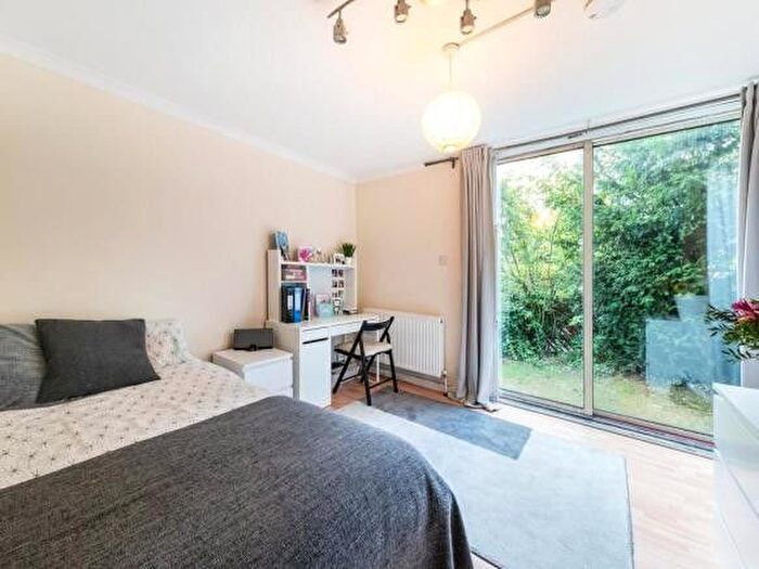 4 Bedroom Flat To Rent In Cape Yard, Wapping, London, E1W