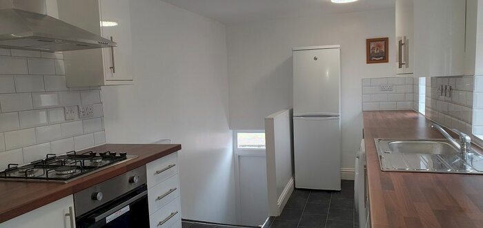 3 Bedroom Flat To Rent In Oakland Road, Newcastle Upon Tyne NE2