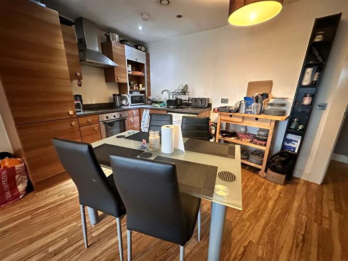2 Bedroom Flat For Sale In Chapel Street, Salford, M3