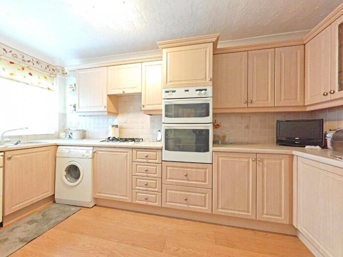 3 Bedroom End Of Terrace House For Sale In Mornington Avenue, Finchampstead, RG40