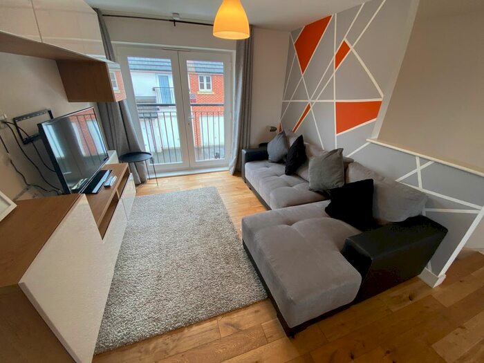 2 Bedroom Town House To Rent In Haynes Court, Swansea, SA1