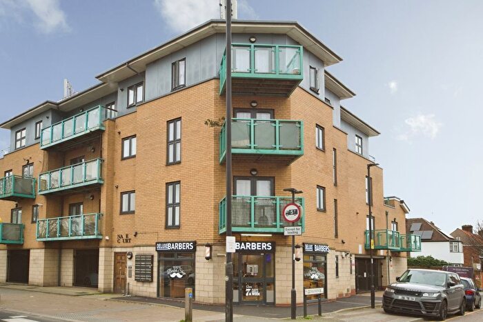 1 Bedroom Flat For Sale In Cedar Avenue, Enfield, EN3