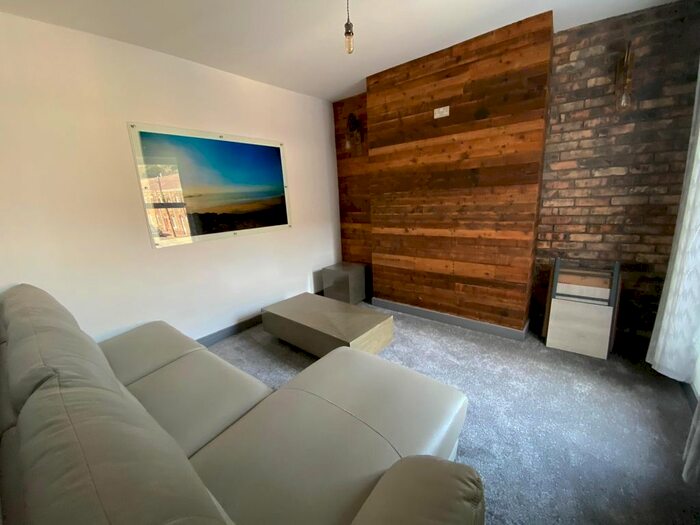 2 Bedroom Flat To Rent In Rockingham Terrace, Neath, Neath Port Talbot., SA11