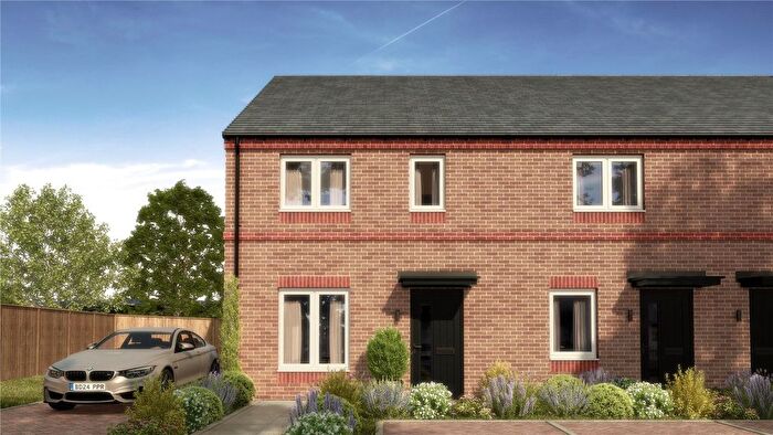 3 Bedroom End Of Terrace House For Sale In Berry Close, Catshill, Bromsgrove, Worcestershire, B61