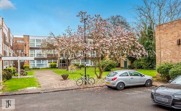 2 Bedroom Flat To Rent In Foxgrove, Southgate, London, N14