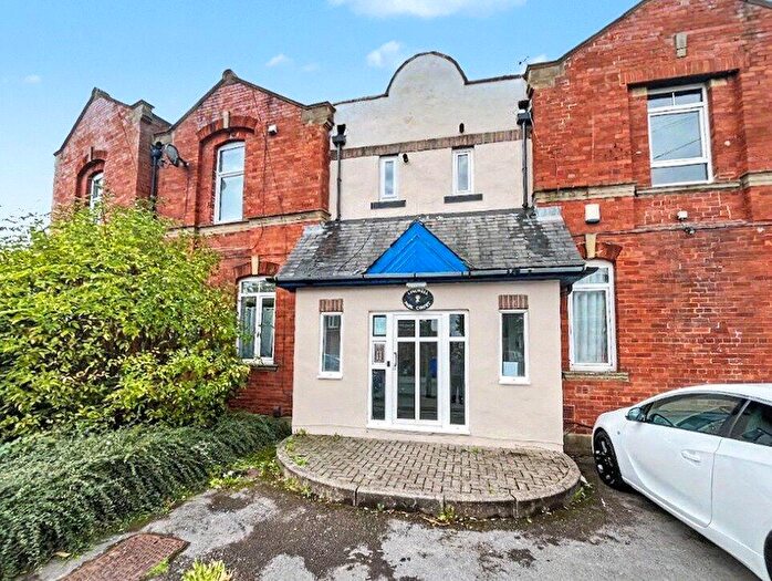 2 Bedroom Apartment To Rent In Lingwell Park Court, North Lingwell Road, Leeds, West Yorkshire, LS10