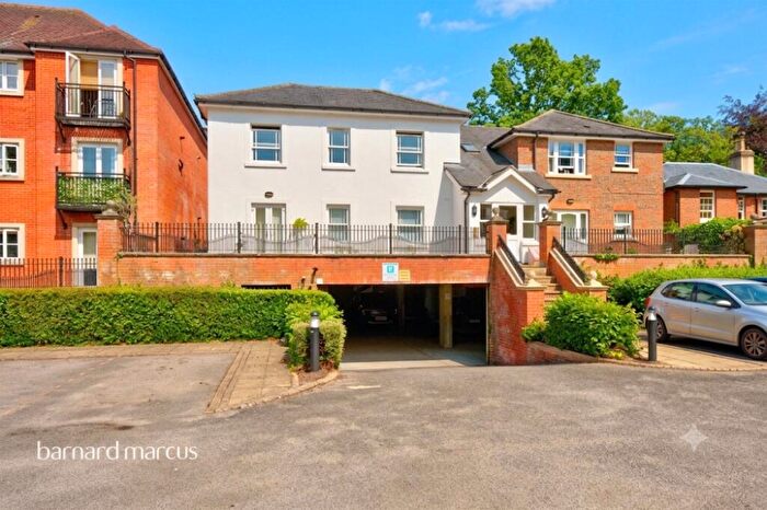 1 Bedroom Flat For Sale In Horsham Road, Dorking, RH4