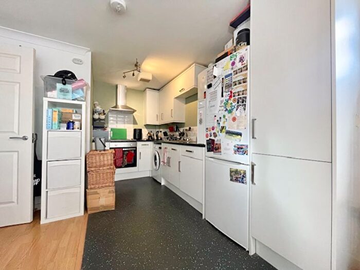 1 Bedroom Flat To Rent In Westmoreland Road, London, SE17