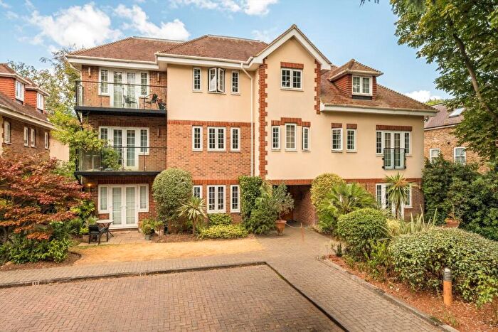 2 Bedroom Flat To Rent In Sheerwater Road, Addlestone, KT15