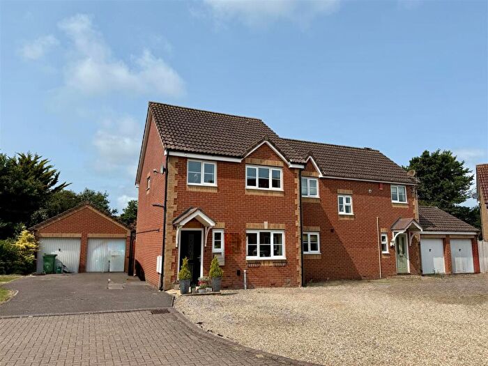 3 Bedroom Semi-Detached House For Sale In The Chandlers, Cowes, PO31